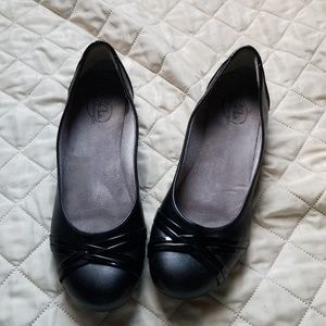 👉FINAL CLEARANCE PRICE Life Stride Black Flats
